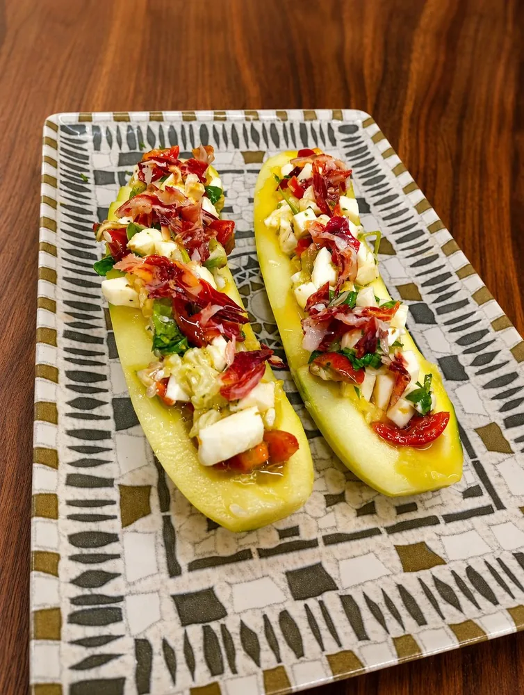 Barquitas de calabacín con jamón y mozzarella