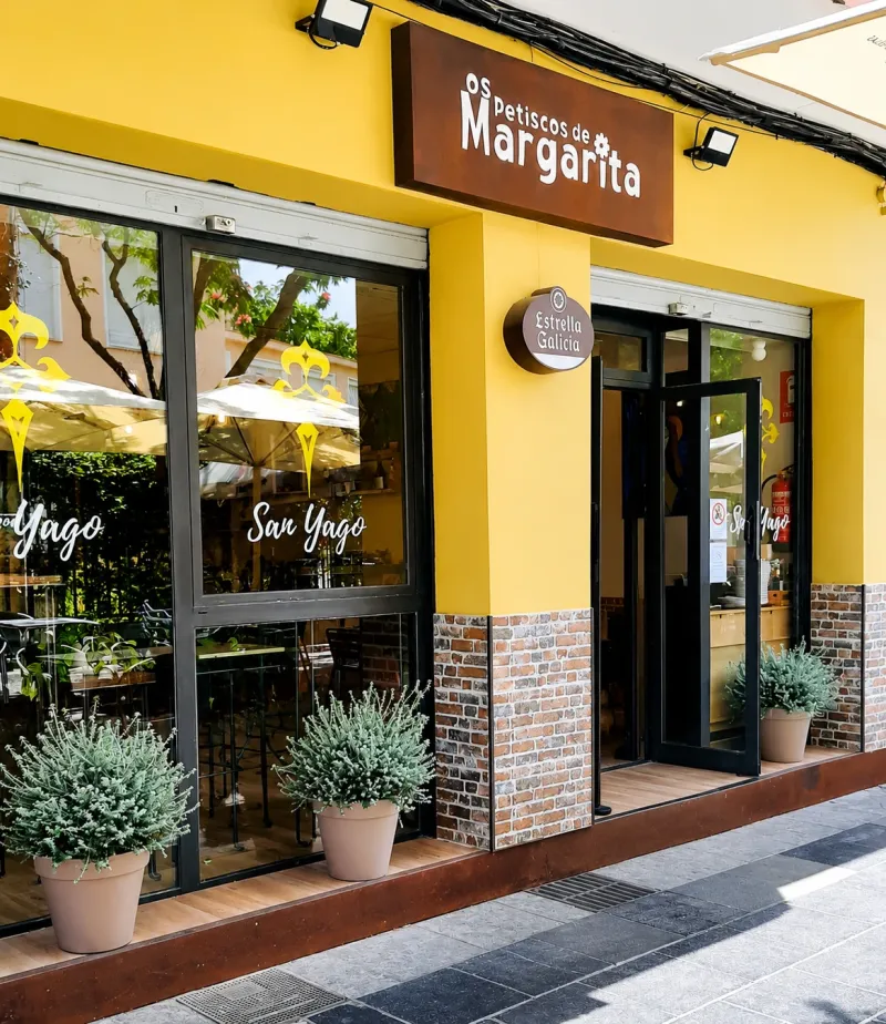 Fachada de Os Petiscos de Margarita, en la misma calle que la Tienda San Yago
