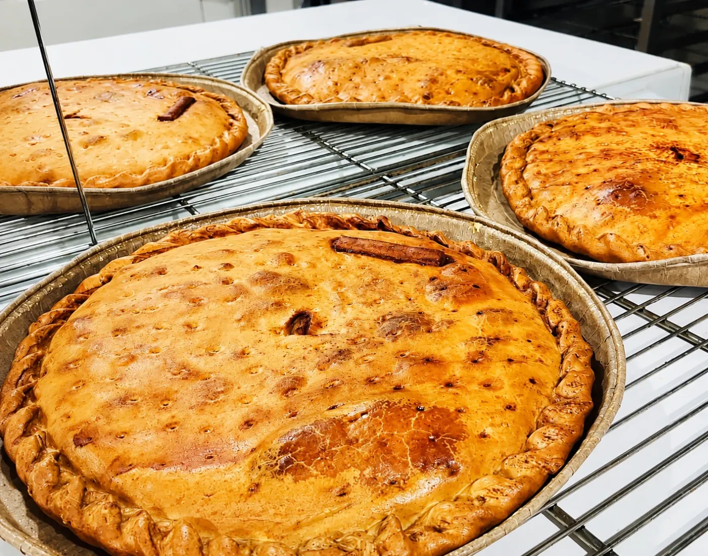 Empanadas recién horneadas de la Tienda San Yago