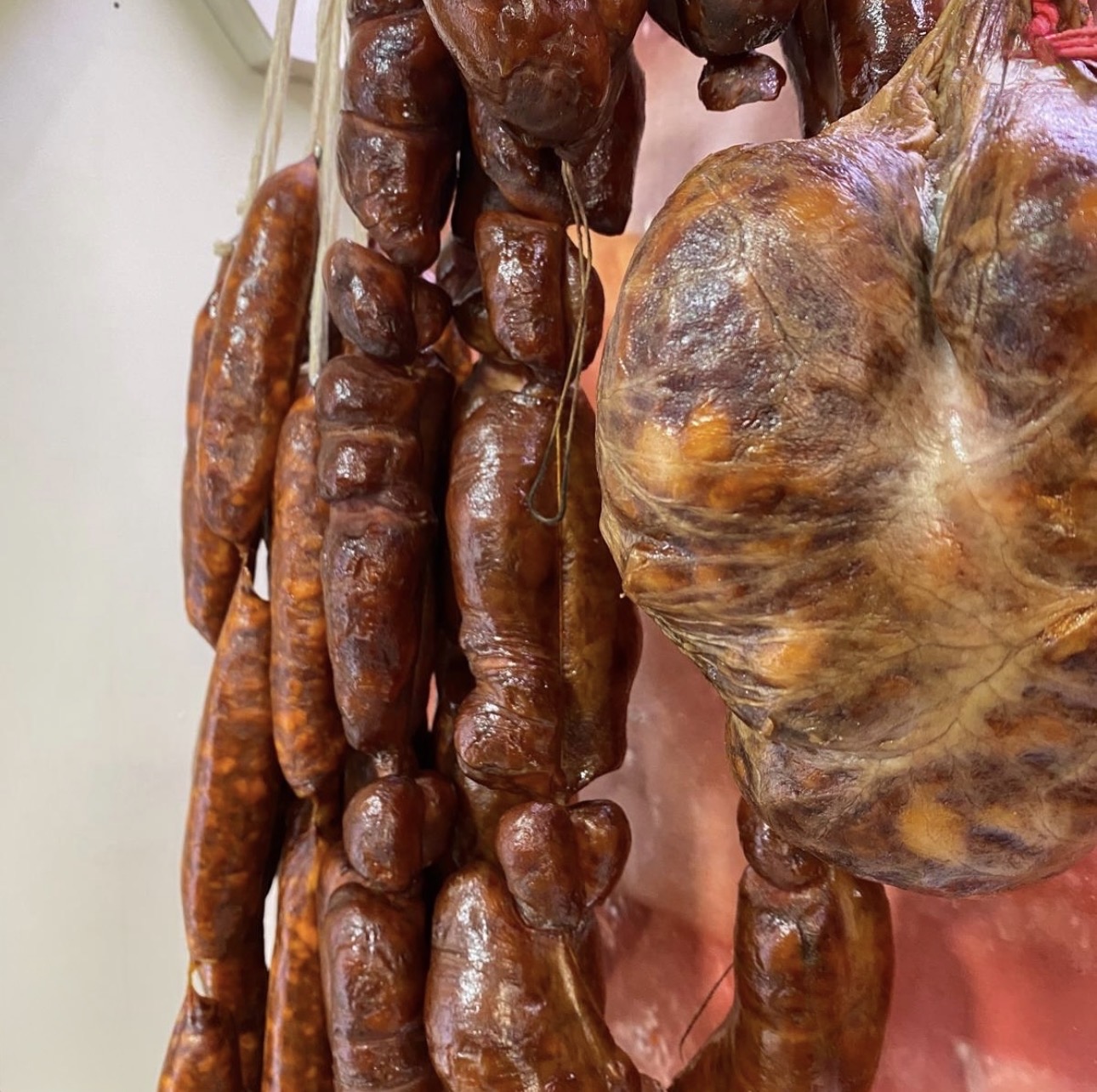 Embutidos y chorizos gallegos curados